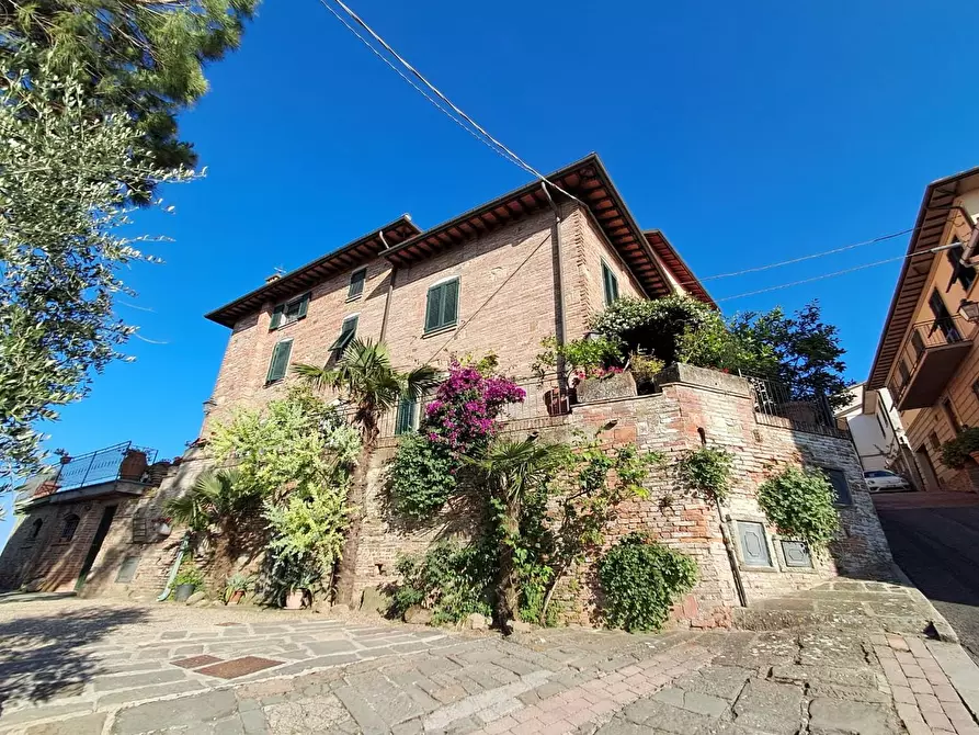 Immagine 1 di Villa in vendita  a Montopoli In Val D'arno