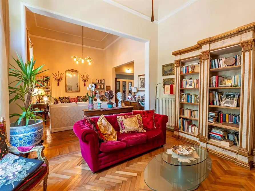 Immagine 1 di Porzione di casa in vendita  a Firenze