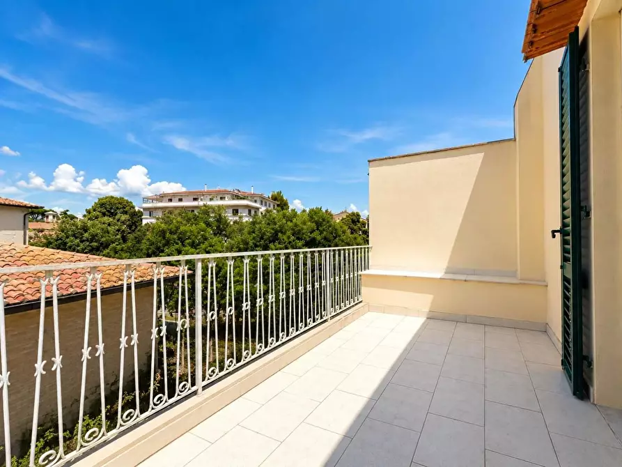 Immagine 52 di Porzione di casa in vendita  a Firenze