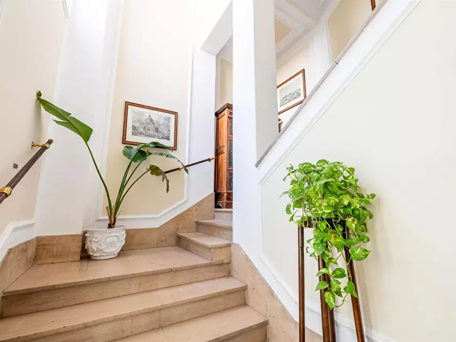 Immagine 2 di Porzione di casa in vendita  a Firenze