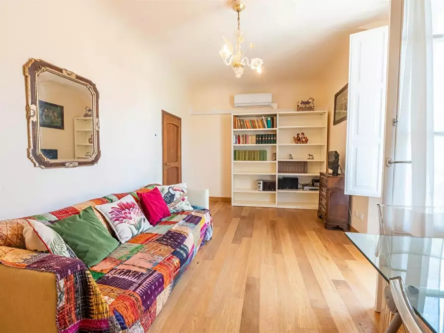 Immagine 51 di Porzione di casa in vendita  a Firenze