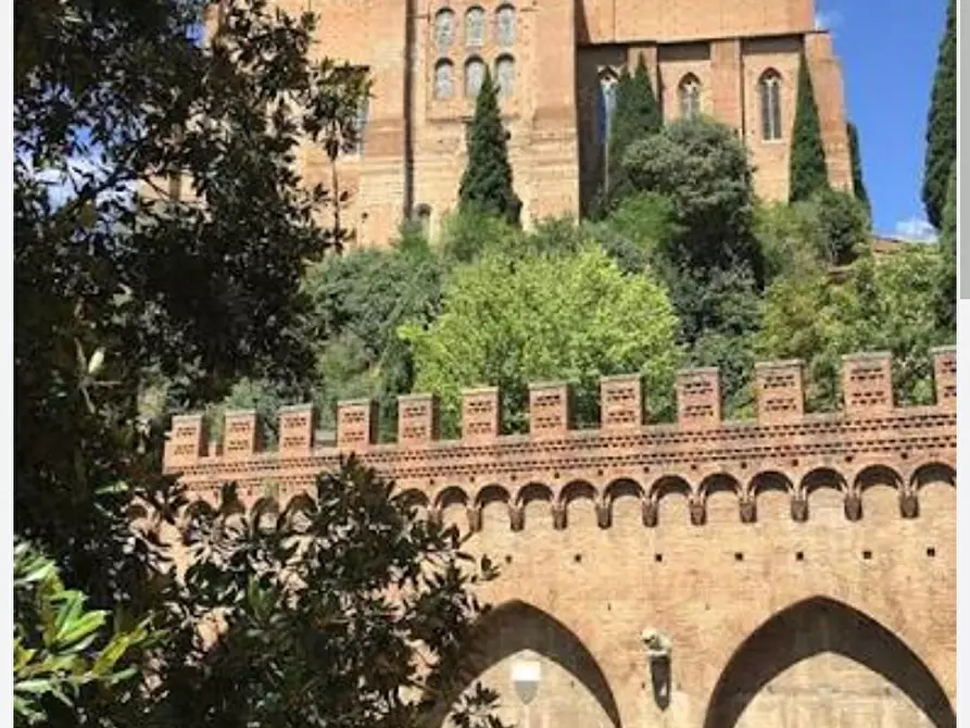 Immagine 12 di Appartamento in vendita  a Siena