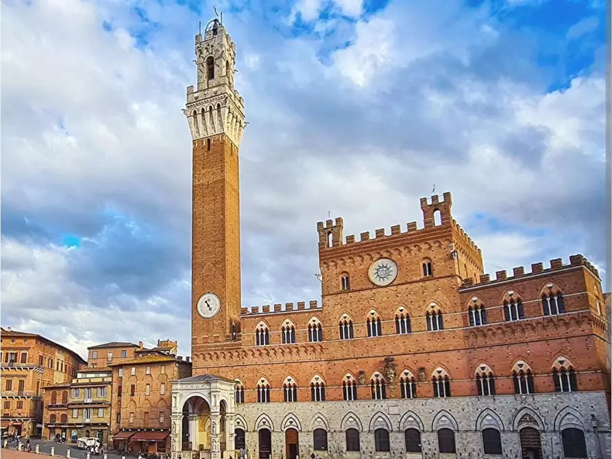Immagine 11 di Appartamento in vendita  a Siena