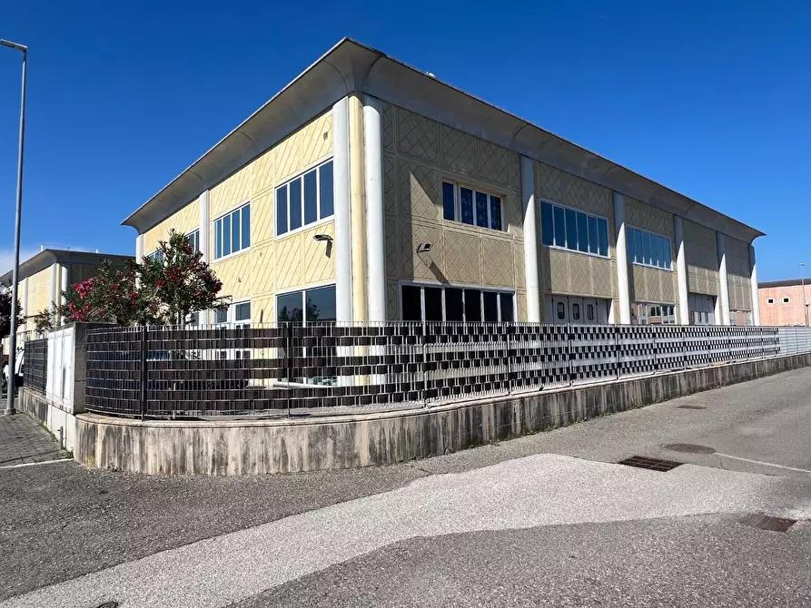 Immagine 1 di Attività artigianale in vendita  a Crespina Lorenzana