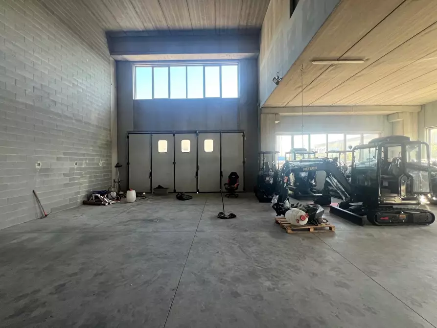 Immagine 15 di Attività artigianale in vendita  a Crespina Lorenzana