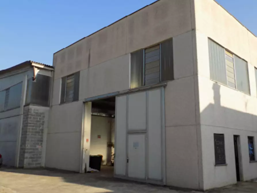 Immagine 1 di Capannone industriale in vendita  a Treviglio