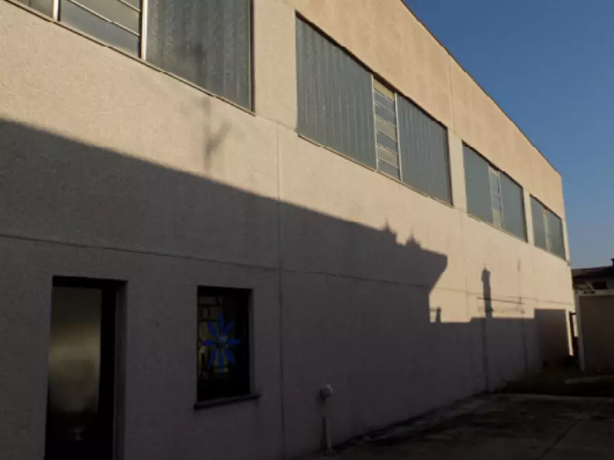 Immagine 3 di Capannone industriale in vendita  a Treviglio