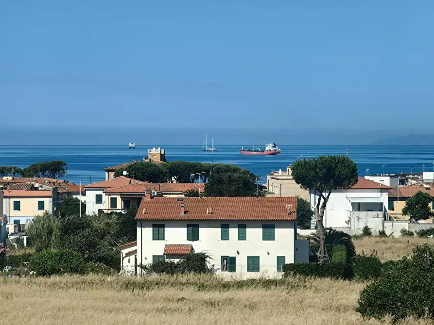 Immagine 50 di Appartamento in vendita  a Livorno