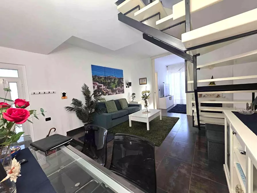 Immagine 11 di Porzione di casa in vendita  a Montignoso