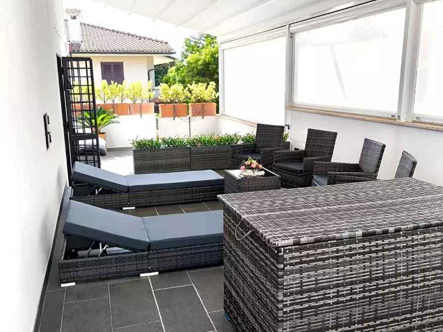 Immagine 1 di Porzione di casa in vendita  a Montignoso