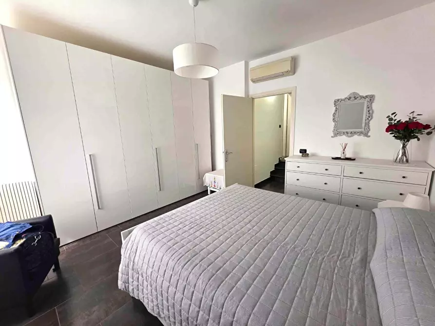Immagine 27 di Porzione di casa in vendita  a Montignoso