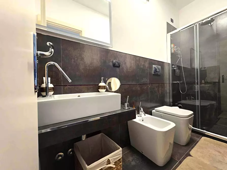 Immagine 29 di Porzione di casa in vendita  a Montignoso