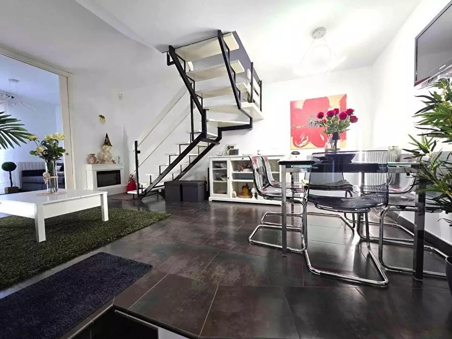 Immagine 10 di Porzione di casa in vendita  a Montignoso
