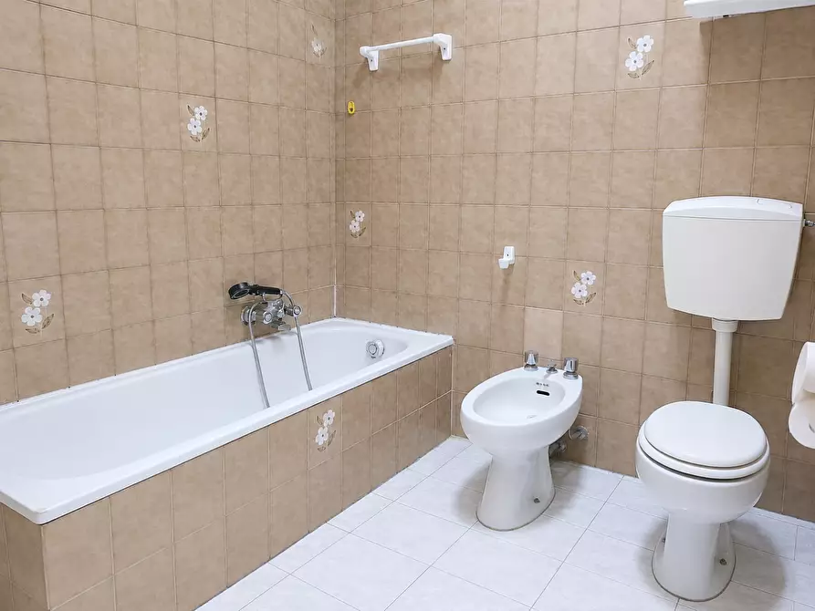 Immagine 9 di Appartamento in vendita  a Carrara