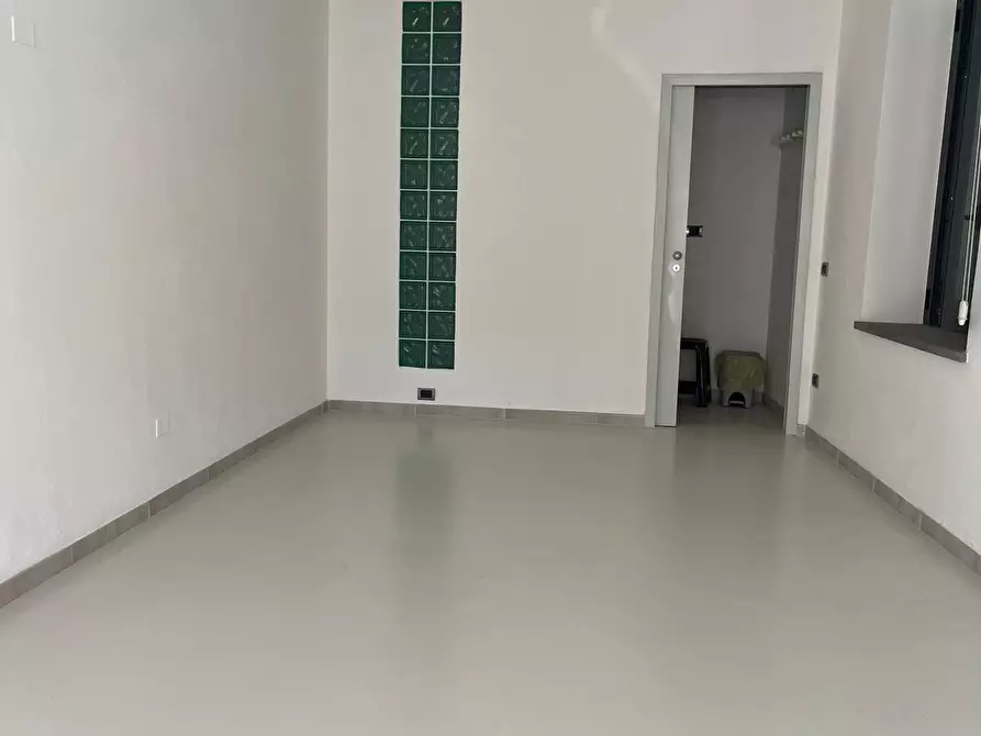 Immagine 3 di Locale commerciale in affitto  a San Giuliano Terme