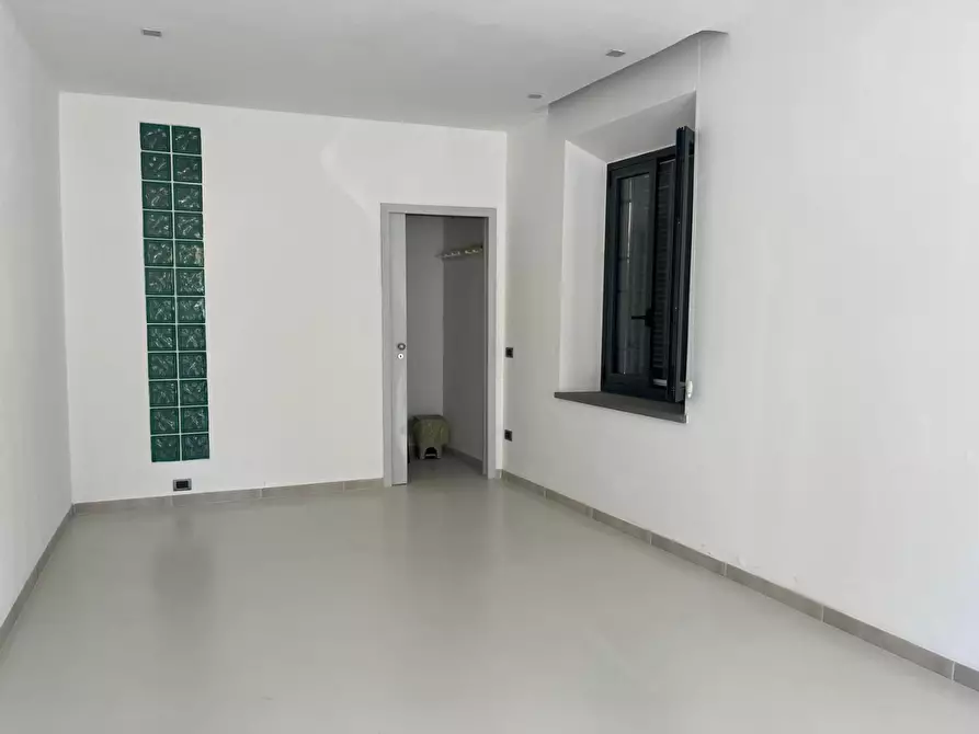 Immagine 1 di Locale commerciale in affitto  a San Giuliano Terme