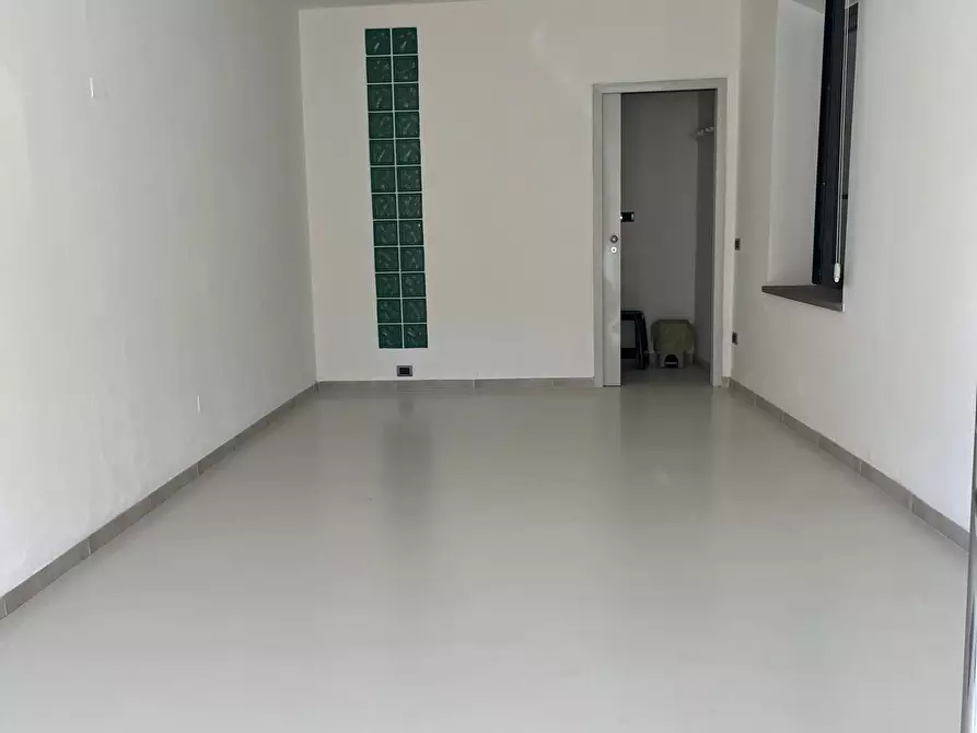 Immagine 5 di Locale commerciale in affitto  a San Giuliano Terme