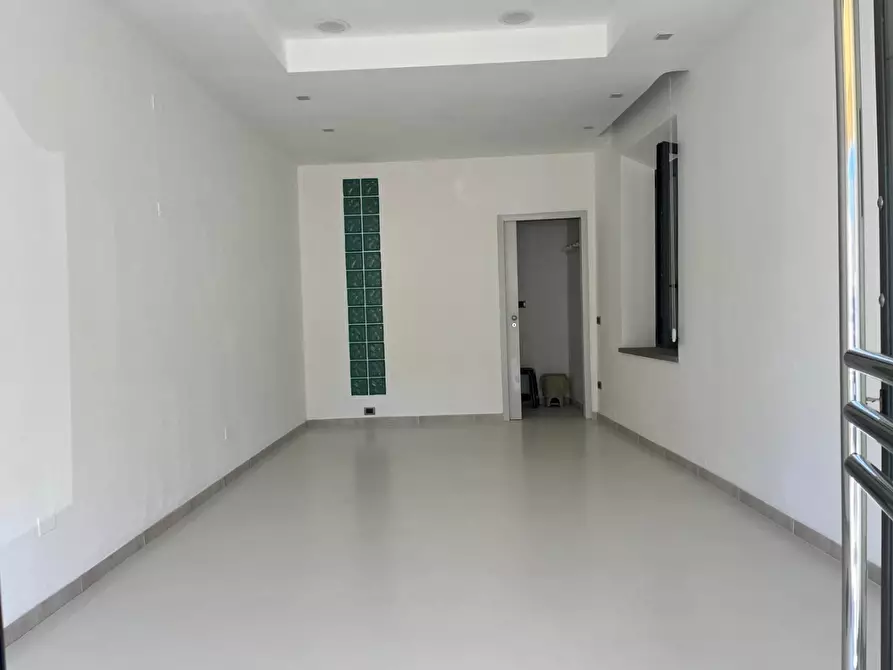 Immagine 4 di Locale commerciale in affitto  a San Giuliano Terme