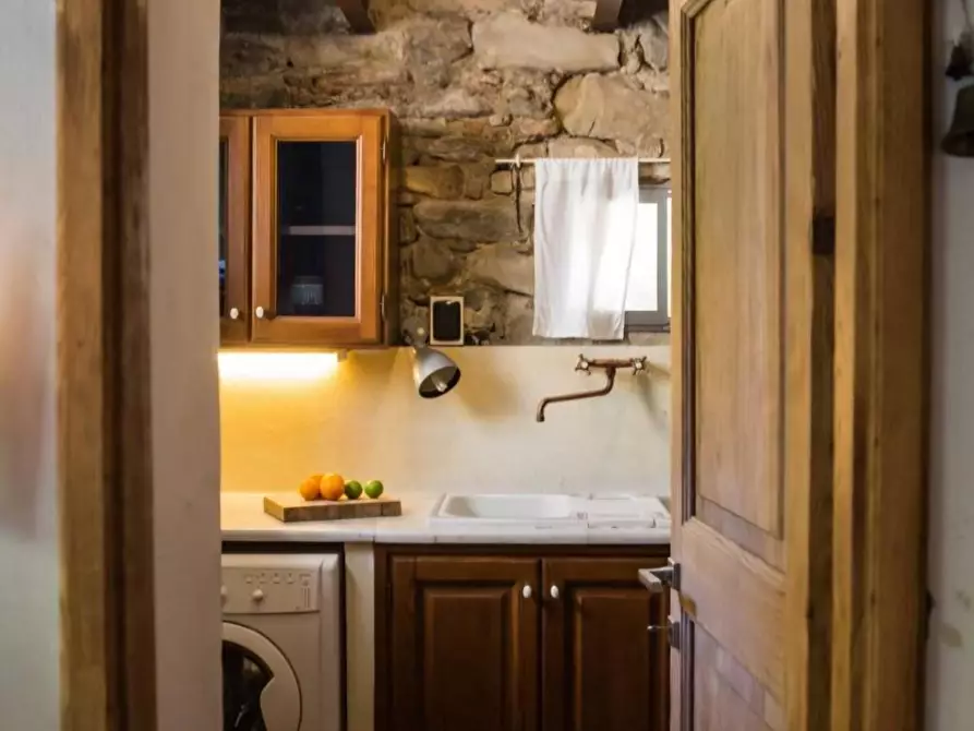 Immagine 18 di Casa colonica in vendita  a Vinci