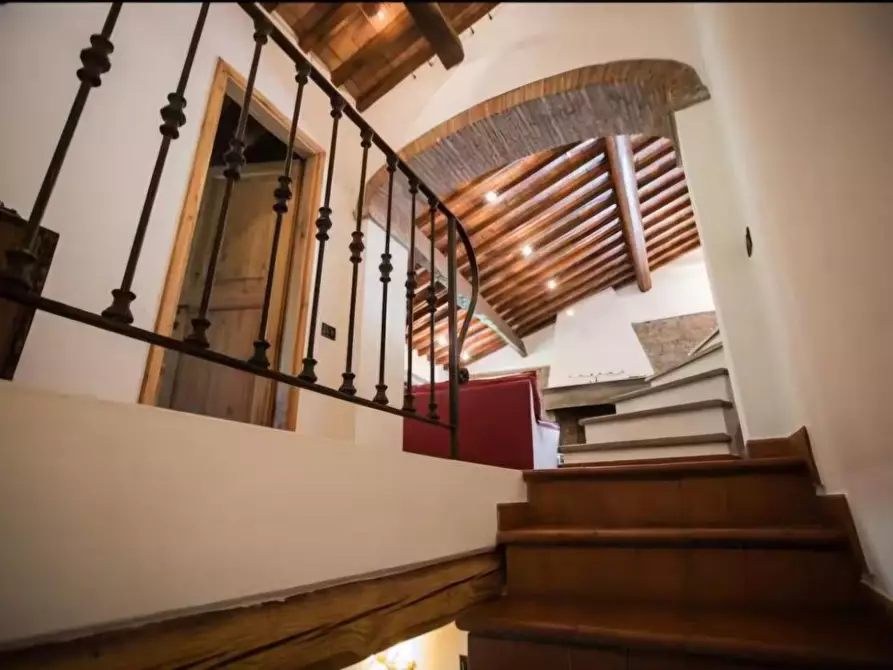 Immagine 9 di Casa colonica in vendita  a Vinci