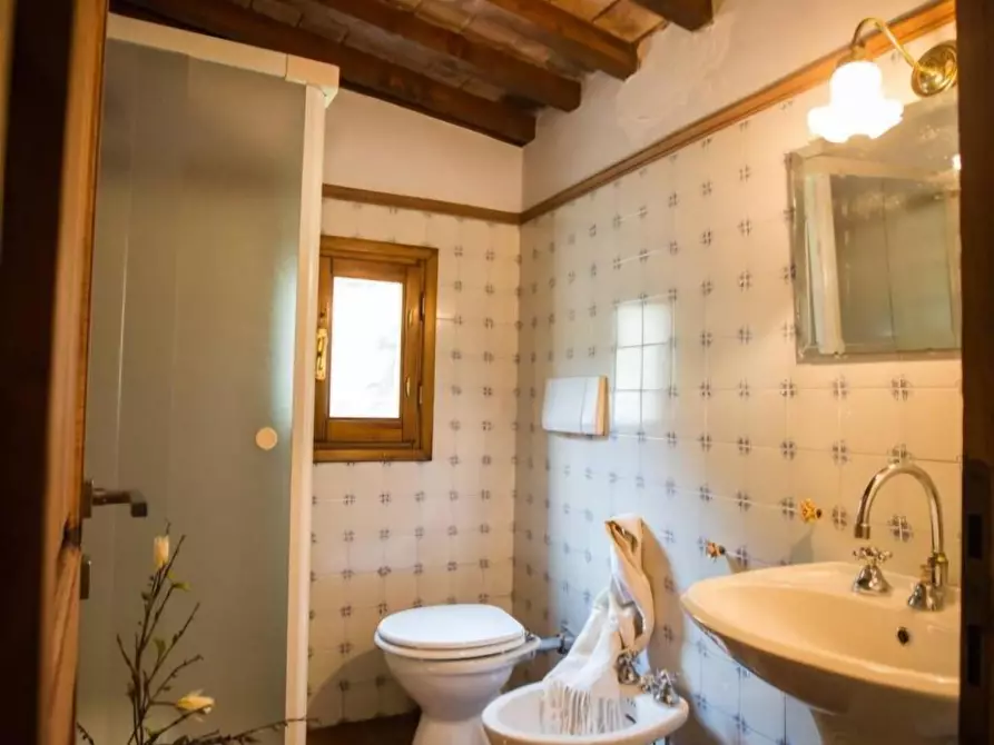 Immagine 7 di Casa colonica in vendita  a Vinci