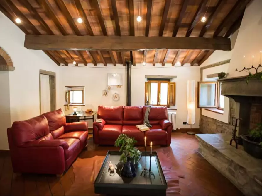 Immagine 1 di Casa colonica in vendita  a Vinci