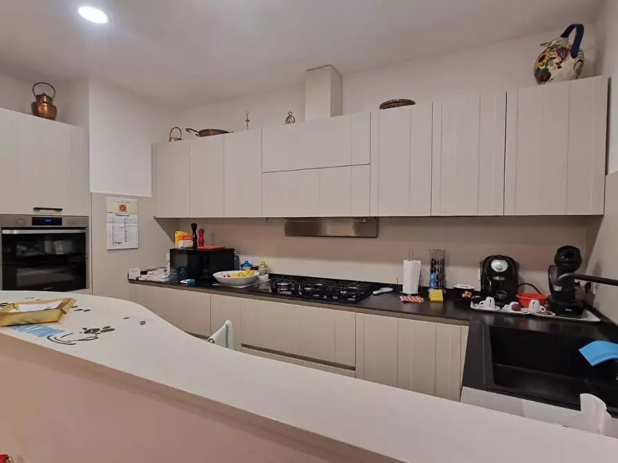 Immagine 6 di Appartamento in vendita  a Viareggio