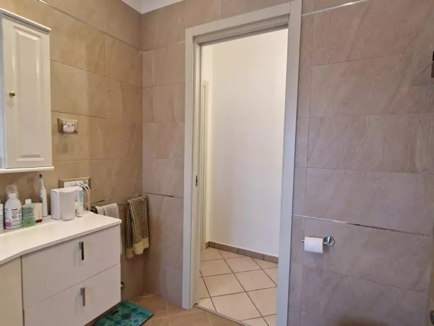 Immagine 13 di Appartamento in vendita  a Viareggio