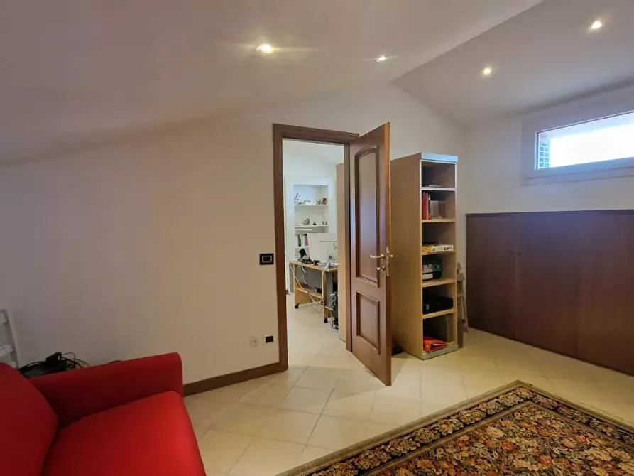 Immagine 23 di Appartamento in vendita  a Viareggio