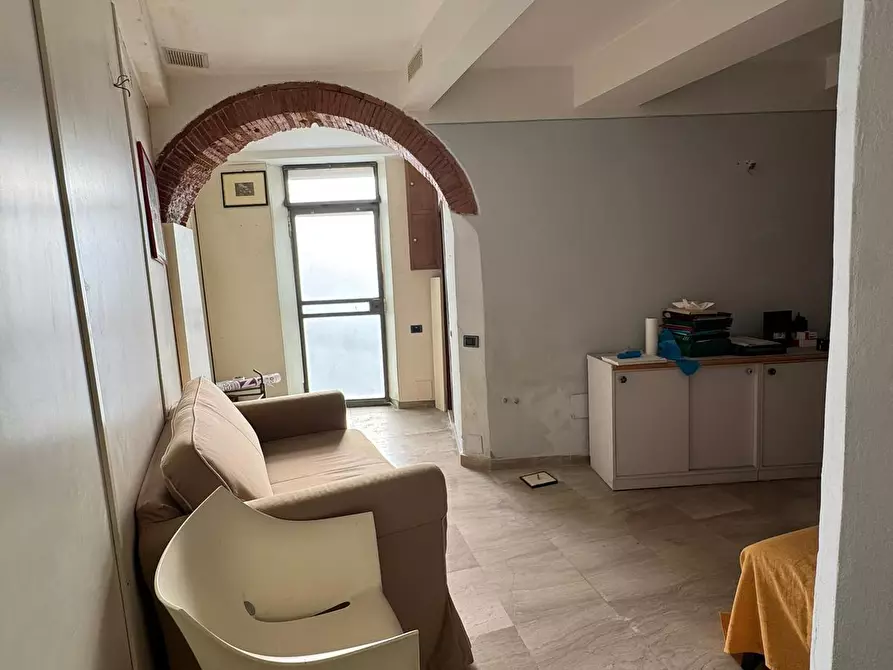 Immagine 1 di Negozio in vendita  a Pisa