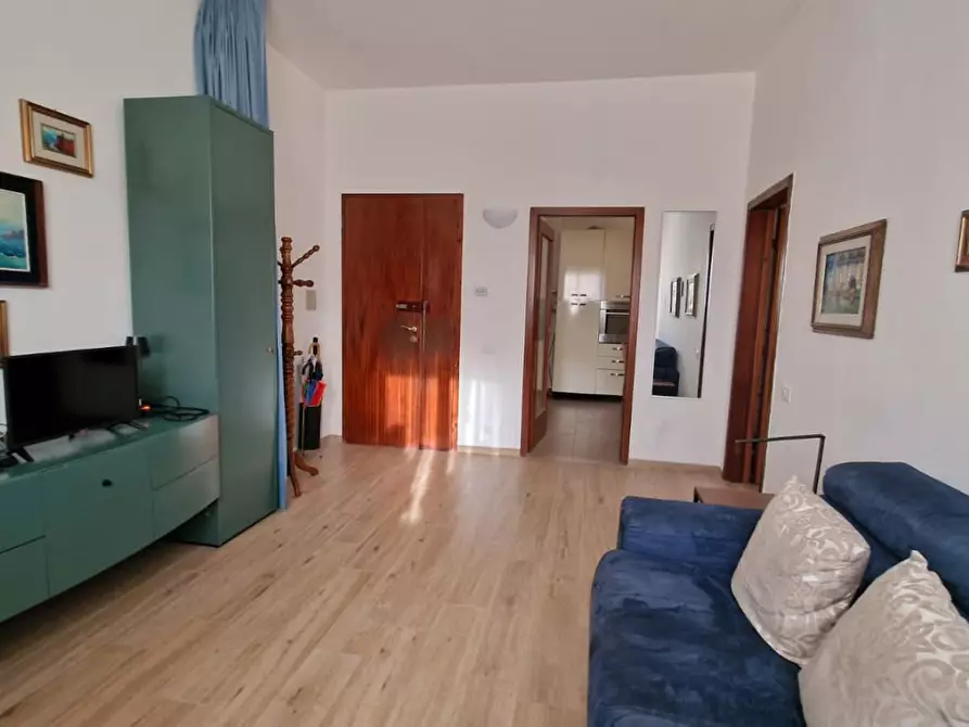 Immagine 2 di Appartamento in vendita  a Viareggio