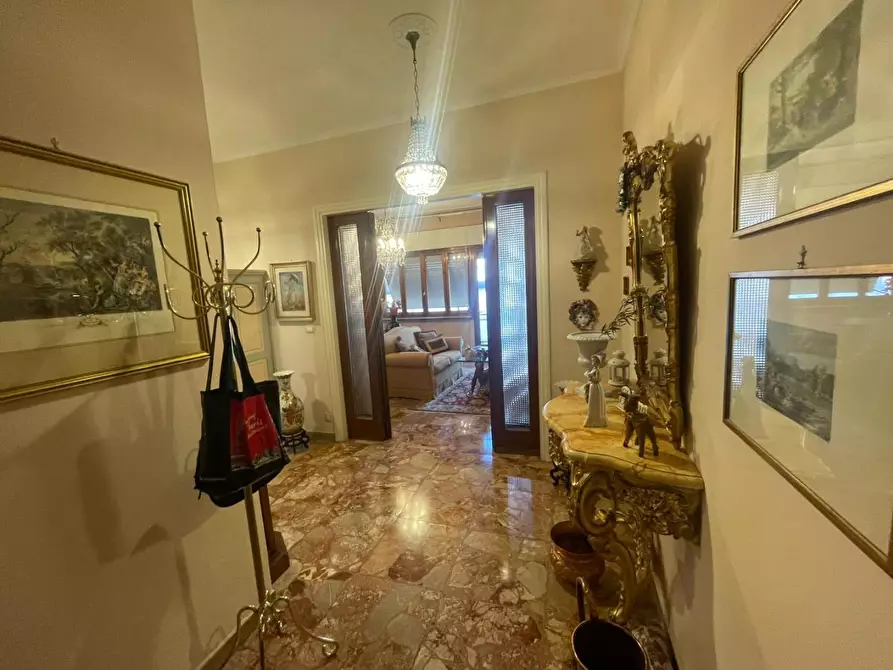 Immagine 12 di Appartamento in vendita  a Lucca