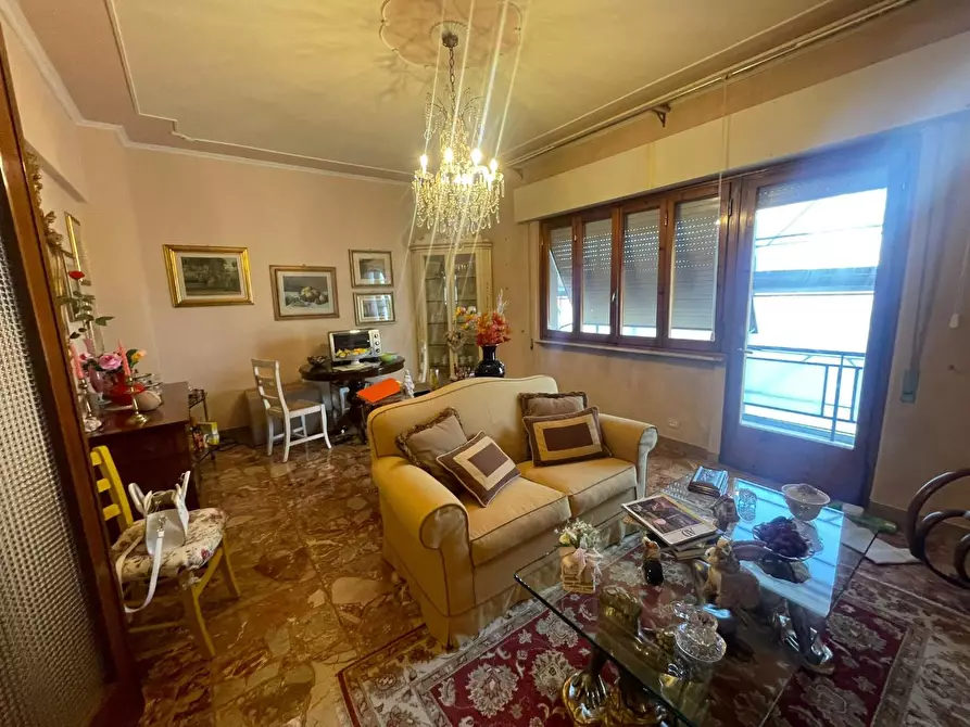 Immagine 4 di Appartamento in vendita  a Lucca