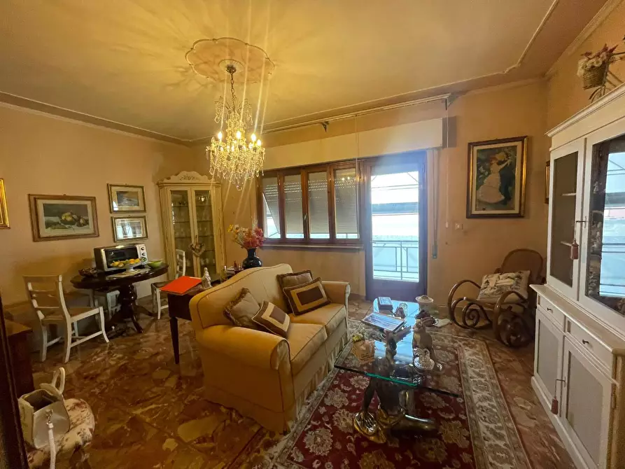 Immagine 6 di Appartamento in vendita  a Lucca