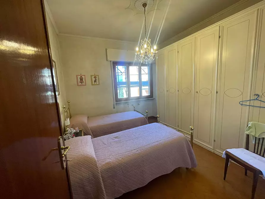 Immagine 36 di Appartamento in vendita  a Lucca