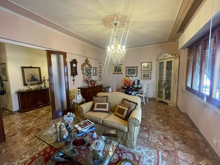 Immagine 10 di Appartamento in vendita  a Lucca