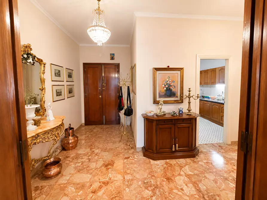 Immagine 16 di Appartamento in vendita  a Lucca