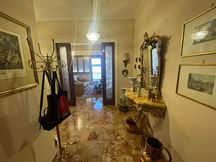Immagine 19 di Appartamento in vendita  a Lucca