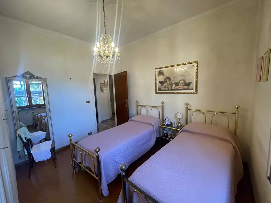 Immagine 37 di Appartamento in vendita  a Lucca