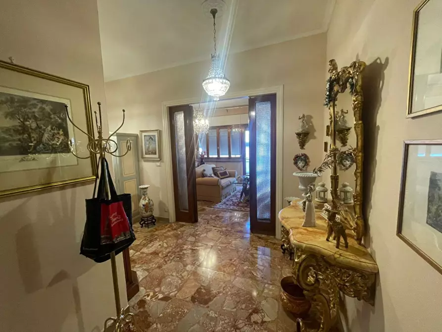 Immagine 11 di Appartamento in vendita  a Lucca