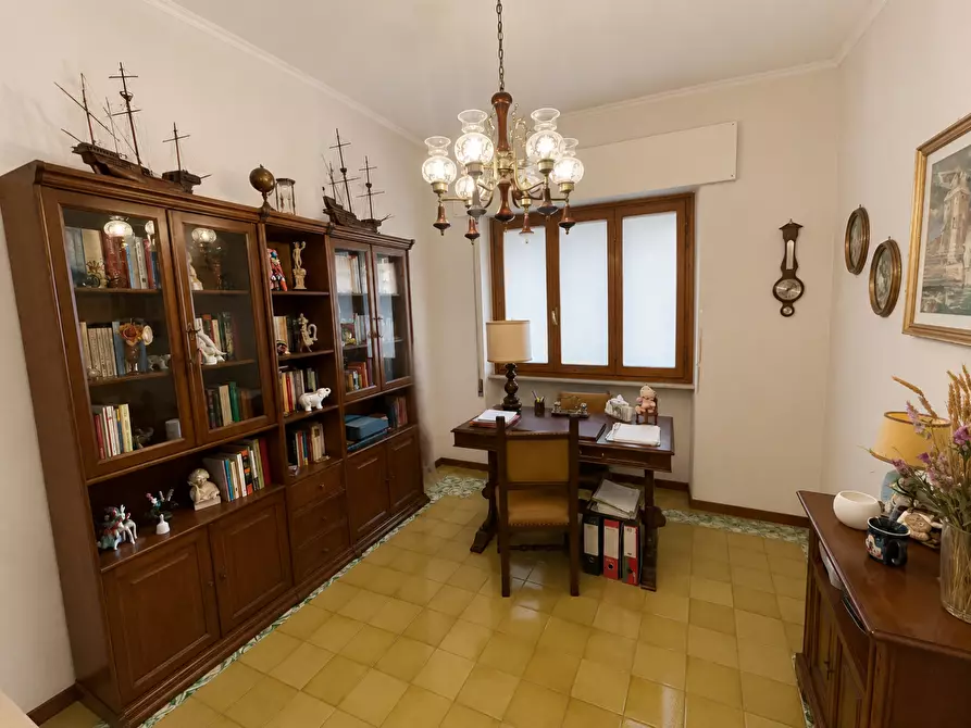 Immagine 49 di Appartamento in vendita  a Lucca