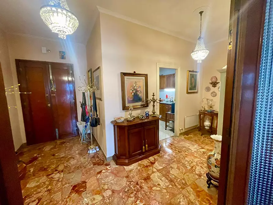Immagine 18 di Appartamento in vendita  a Lucca