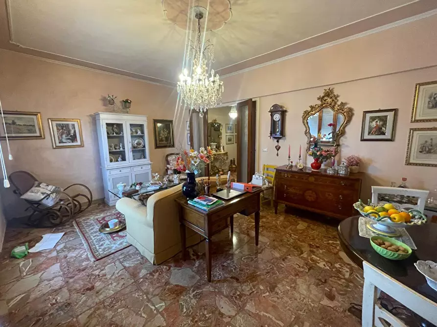 Immagine 15 di Appartamento in vendita  a Lucca