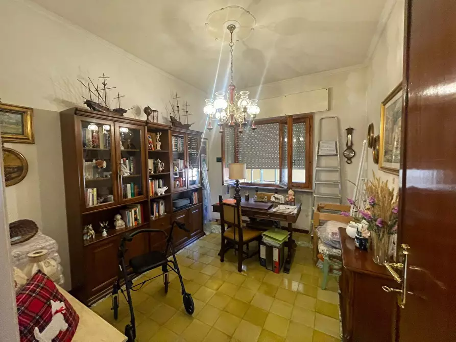 Immagine 38 di Appartamento in vendita  a Lucca