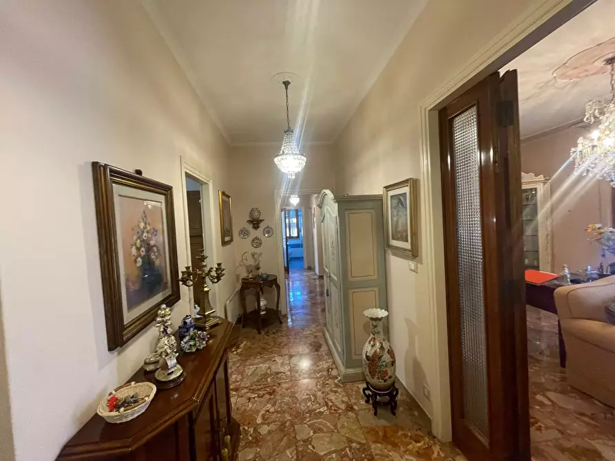 Immagine 32 di Appartamento in vendita  a Lucca