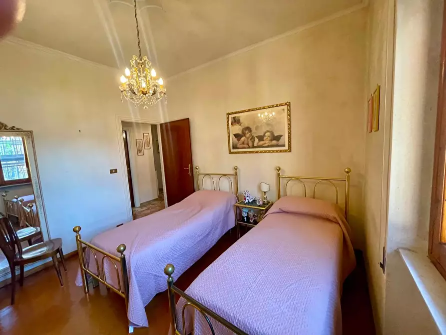 Immagine 47 di Appartamento in vendita  a Lucca