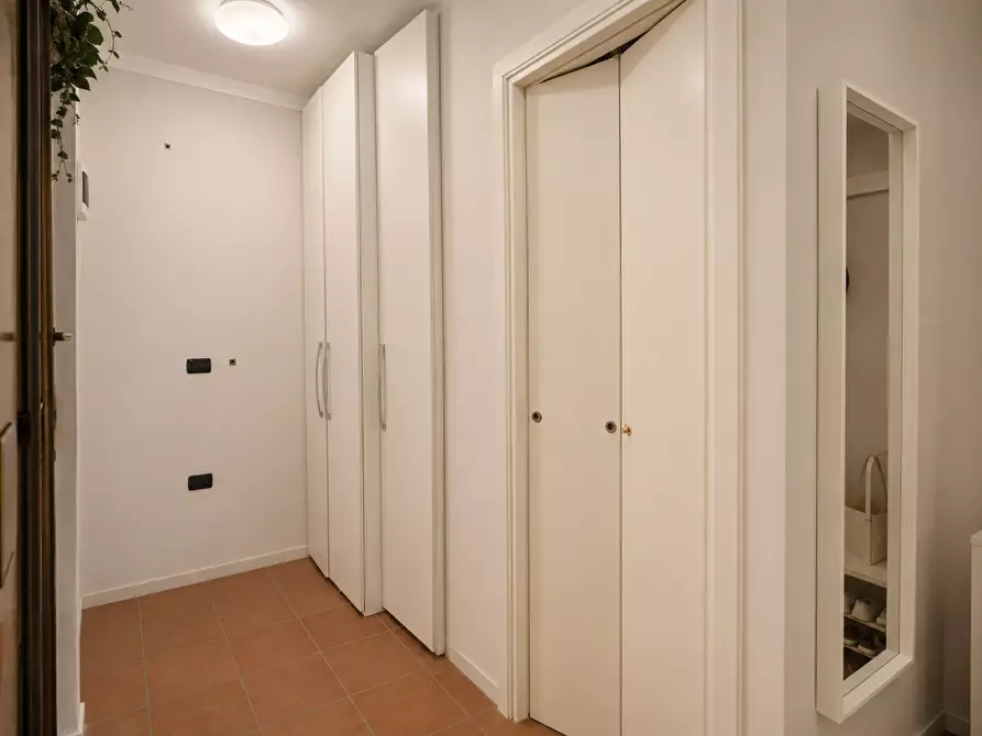 Immagine 2 di Appartamento in vendita  a Lucca