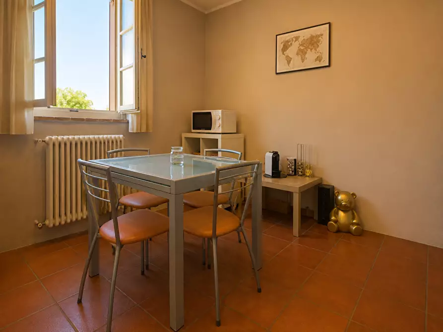 Immagine 11 di Appartamento in vendita  a Lucca
