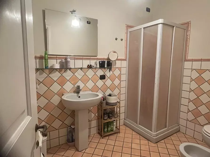 Immagine 21 di Appartamento in vendita  a Lucca