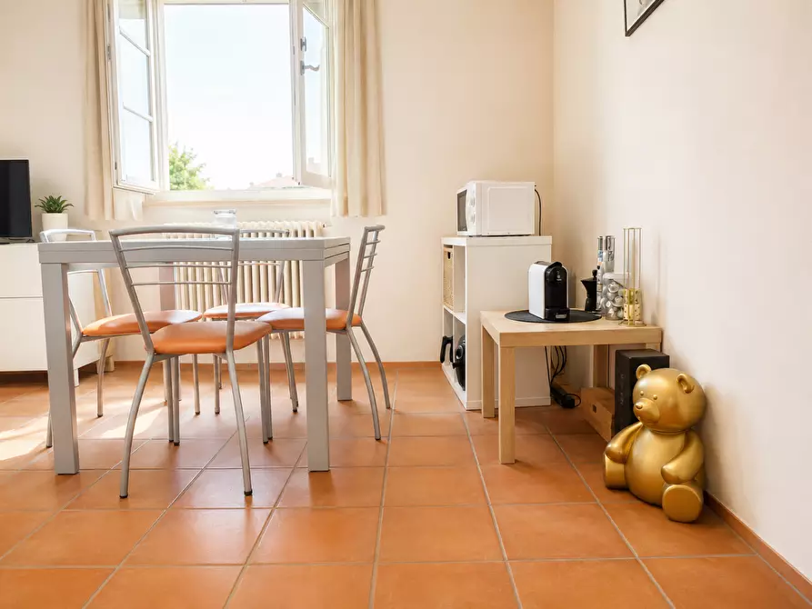 Immagine 10 di Appartamento in vendita  a Lucca
